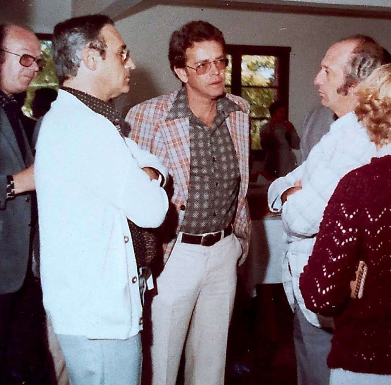 4 - Édio Spier, Julio Feldens e Marino Wolf com dirigentes do Bacen e OCERGS - Década de 80.jpg